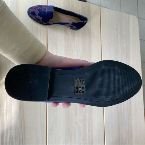 Blue floral velvet loafers with gold detailing - Picture 6 of 6